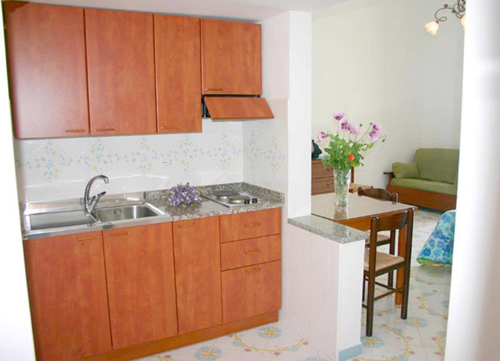Ludovica Apartment Type B Positano Habitación foto